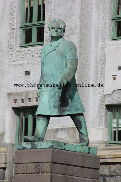 7114_Bjornson-Statue