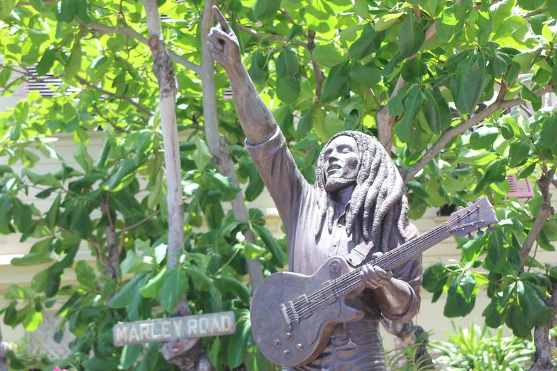 8528_Bob Marley Statue